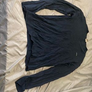Hollister vneck sweater
